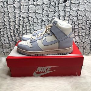 Nike dunk high women’s football gray